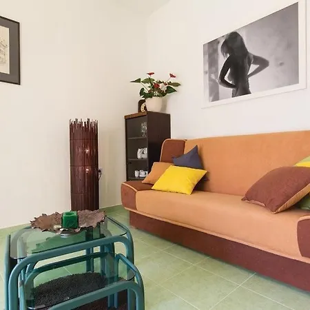 Garden With Terrace And Grill Apartment